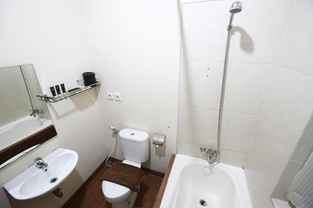 Reddoorz @ Menteng Jakarta Exterior photo